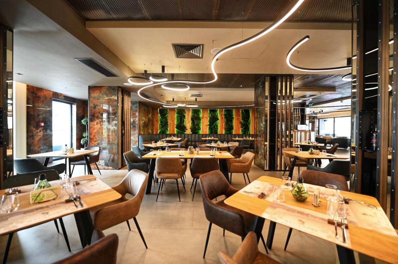Aniroc Signature Hotel Arad Exteriér fotografie Restaurant in Belgrade