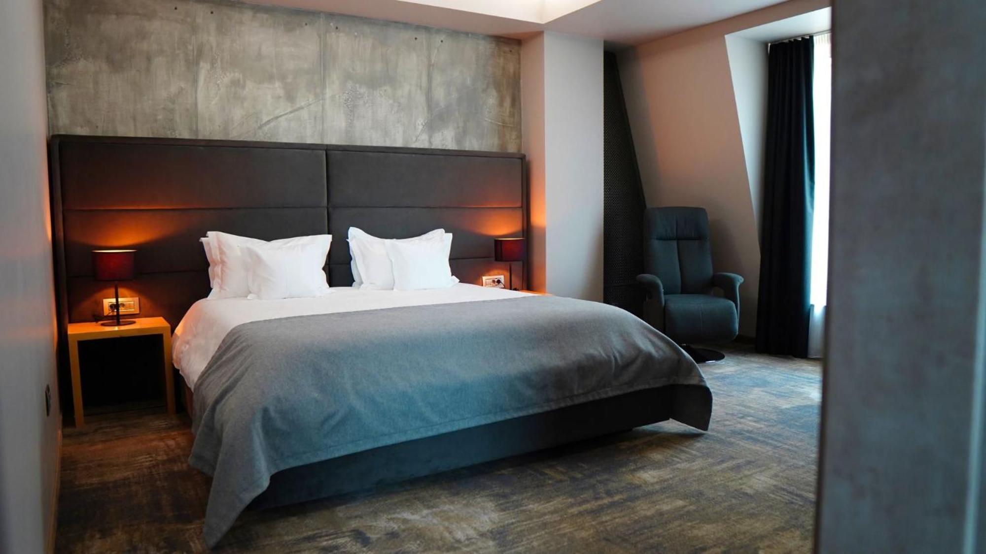 Aniroc Signature Hotel Arad Exteriér fotografie A room at the hotel