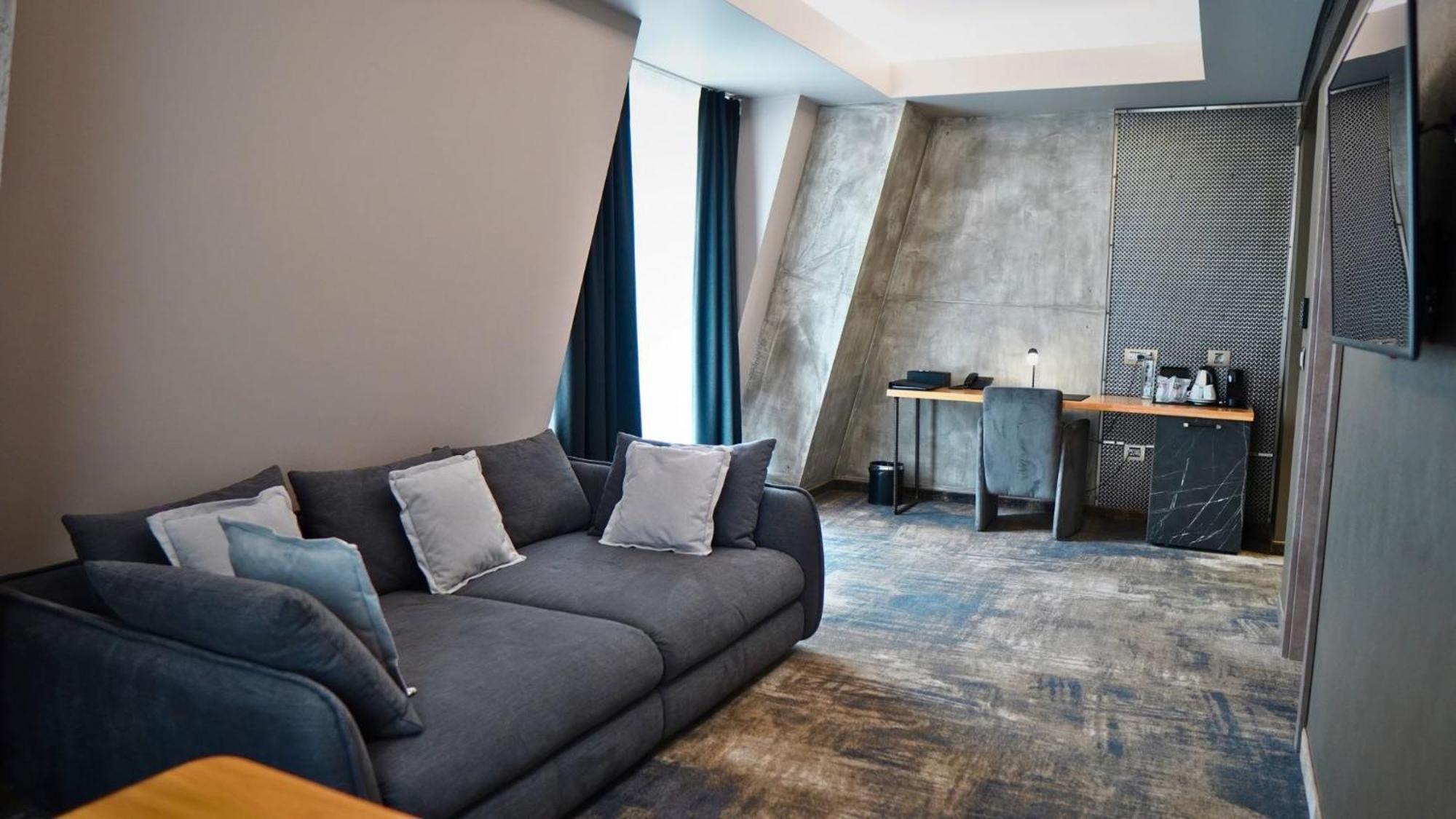 Aniroc Signature Hotel Arad Exteriér fotografie A suite at the hotel