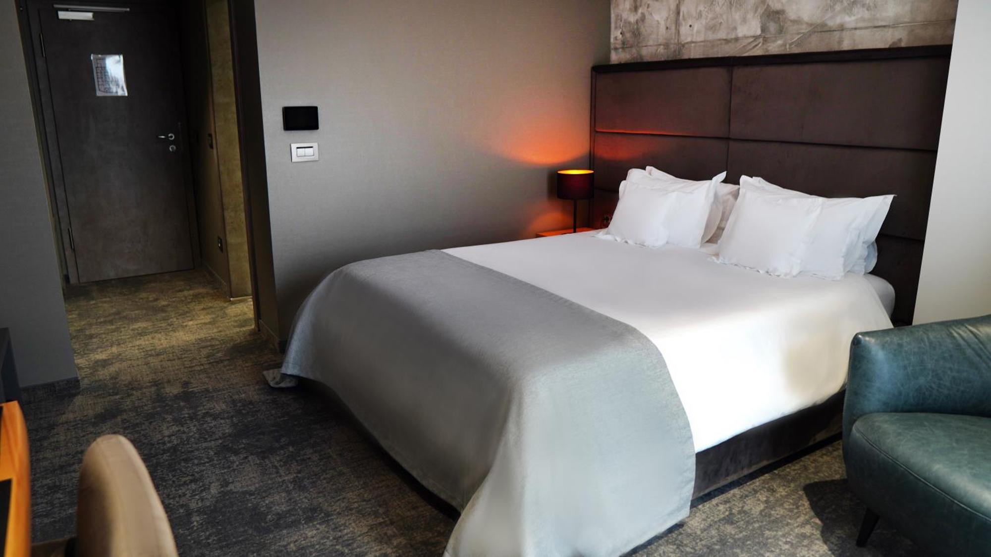 Aniroc Signature Hotel Arad Exteriér fotografie A room at the hotel