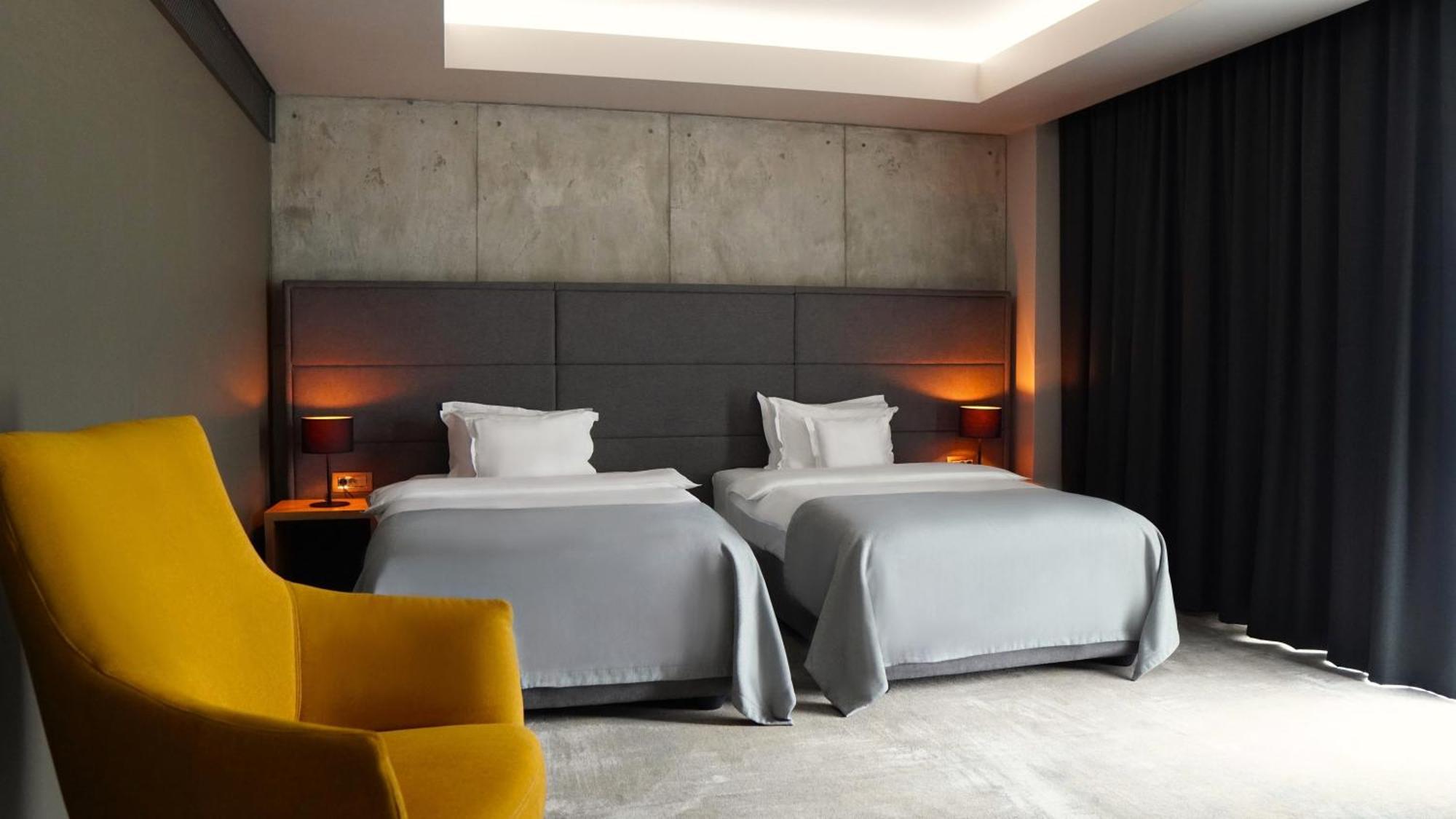Aniroc Signature Hotel Arad Exteriér fotografie A room at the hotel