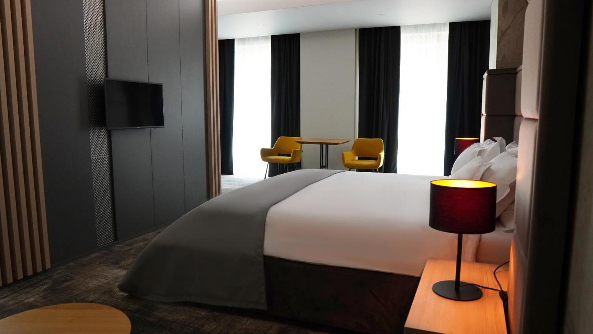 Aniroc Signature Hotel Arad Exteriér fotografie A room at the hotel