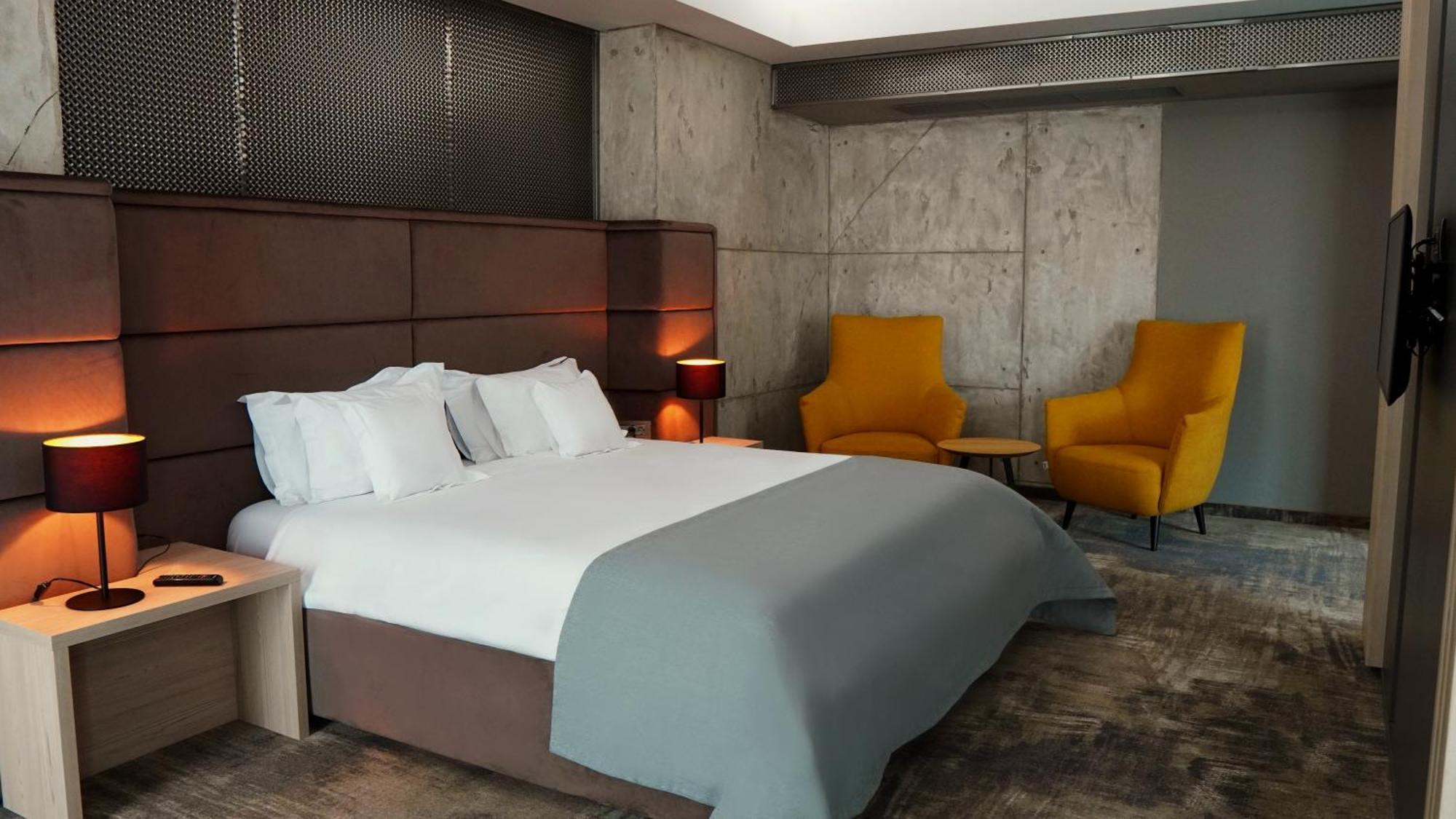 Aniroc Signature Hotel Arad Exteriér fotografie A bedroom at the hotel