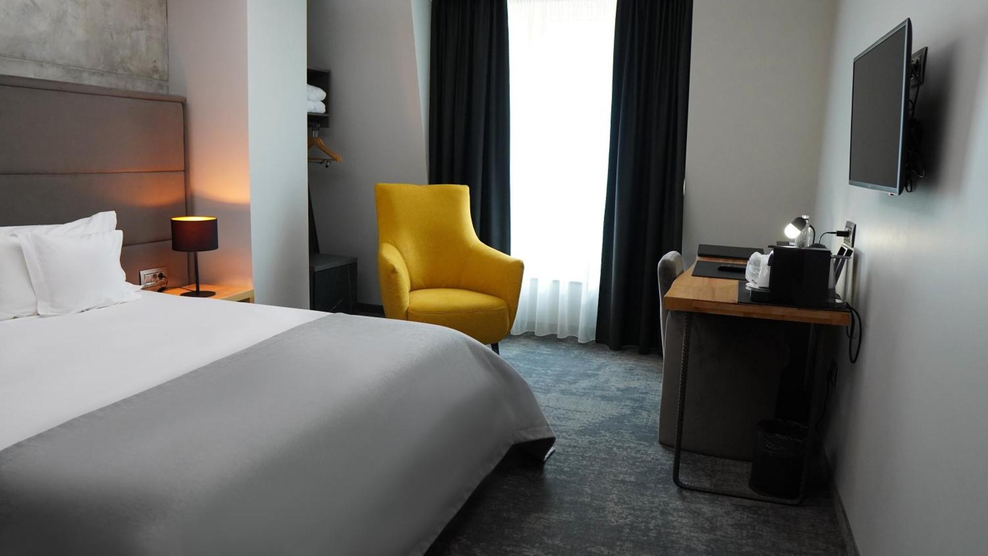 Aniroc Signature Hotel Arad Exteriér fotografie A room at the hotel