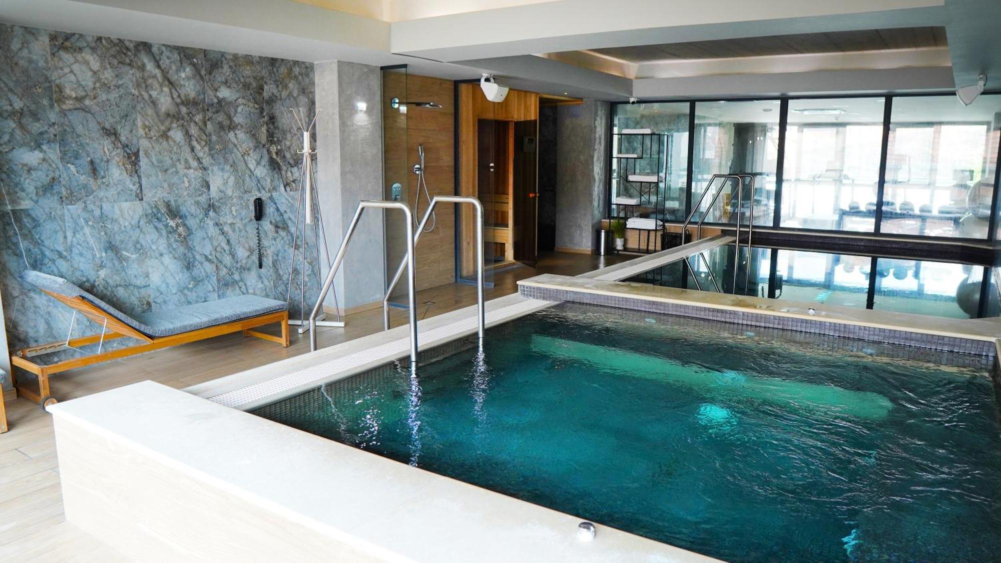 Aniroc Signature Hotel Arad Exteriér fotografie A spa in the hotel