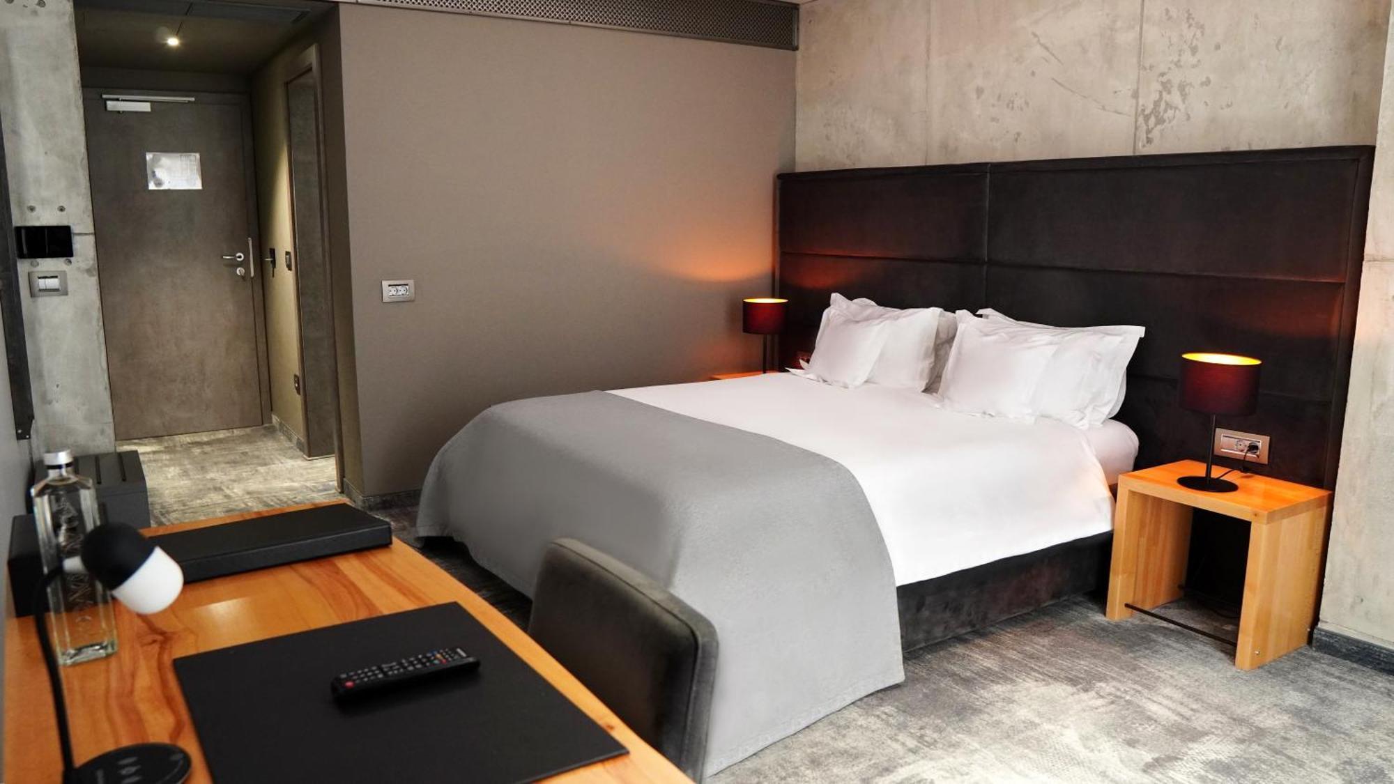 Aniroc Signature Hotel Arad Exteriér fotografie A room at the hotel