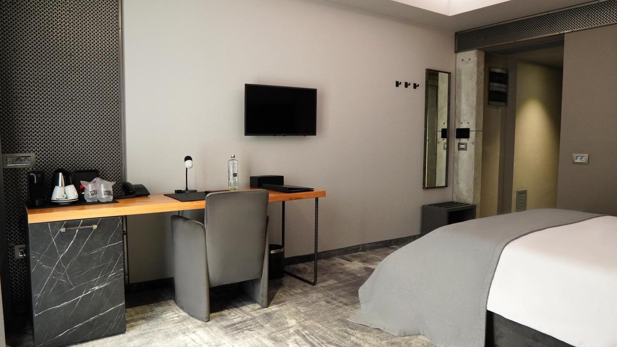 Aniroc Signature Hotel Arad Exteriér fotografie A room at the hotel