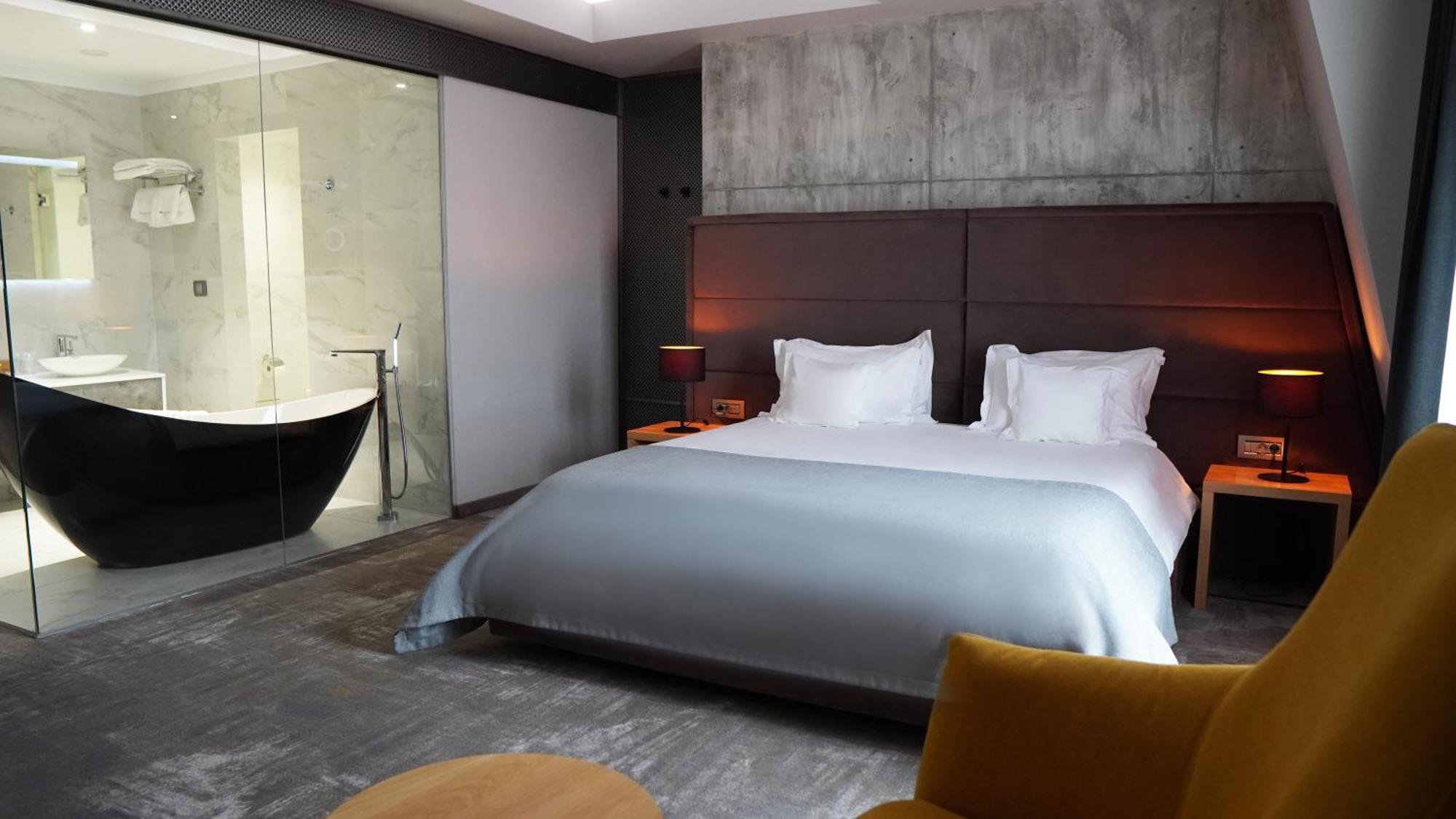 Aniroc Signature Hotel Arad Exteriér fotografie A bedroom at the hotel