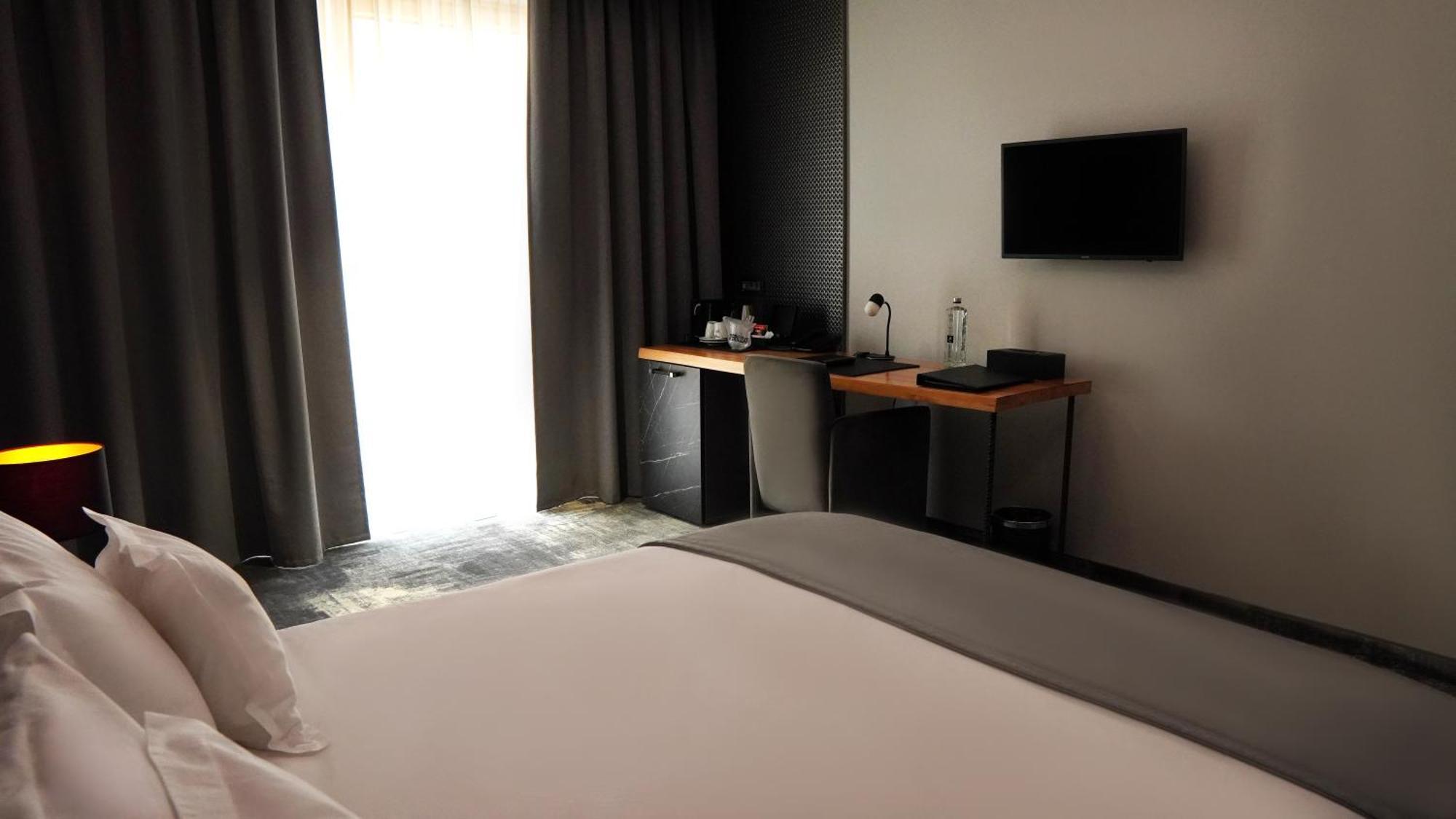 Aniroc Signature Hotel Arad Exteriér fotografie A room at the hotel