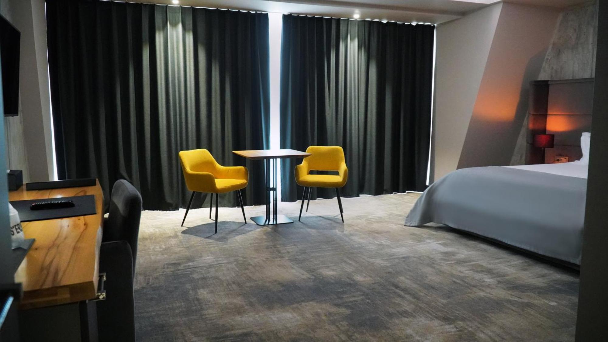Aniroc Signature Hotel Arad Exteriér fotografie A room at the hotel