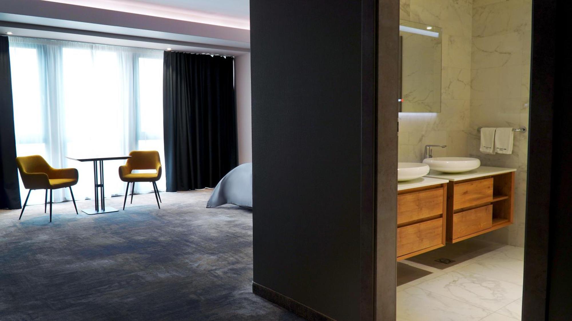 Aniroc Signature Hotel Arad Exteriér fotografie A room at the hotel