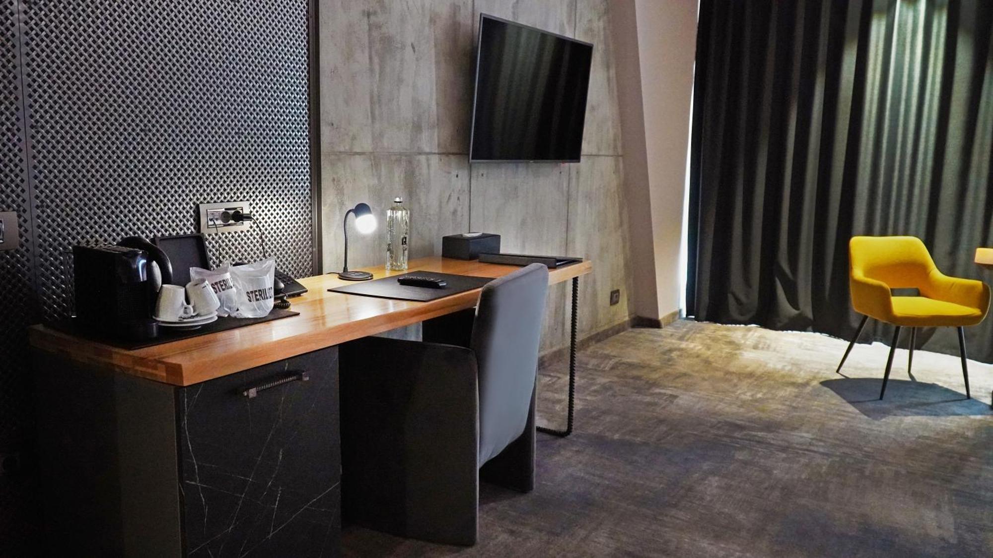Aniroc Signature Hotel Arad Exteriér fotografie A room at the hotel